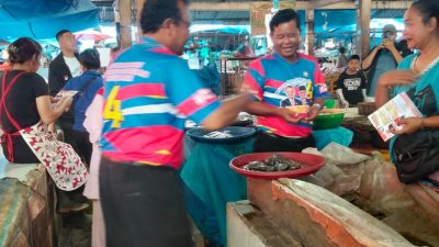 Kunjungan Paslon Bupati Dairi kepusat Pasar Sidikalang