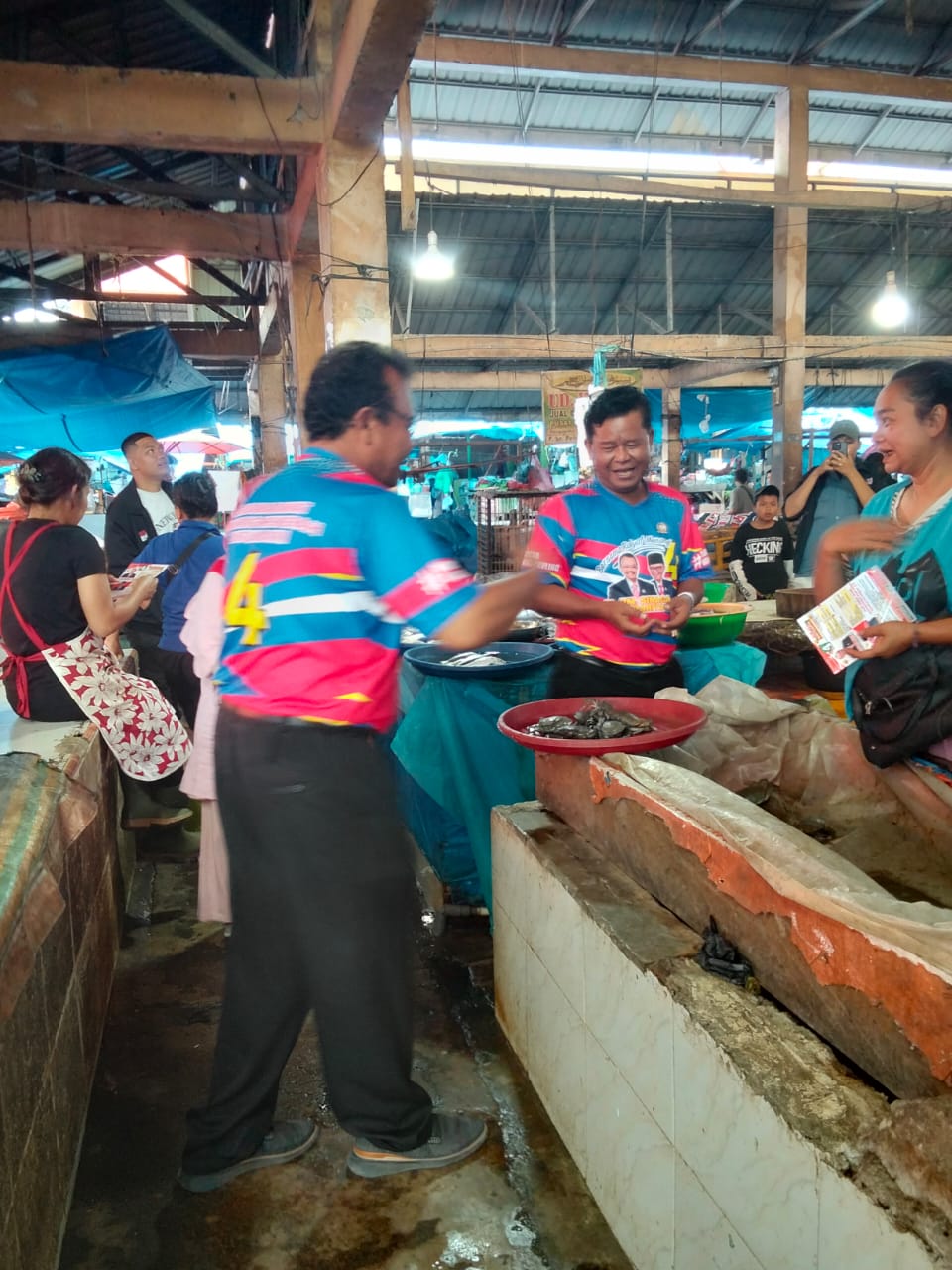 Kunjungan Paslon Bupati Dairi kepusat Pasar Sidikalang